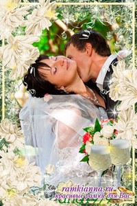 Нежная свадебная рамка с белоснежными цветами и обручальными кольцами